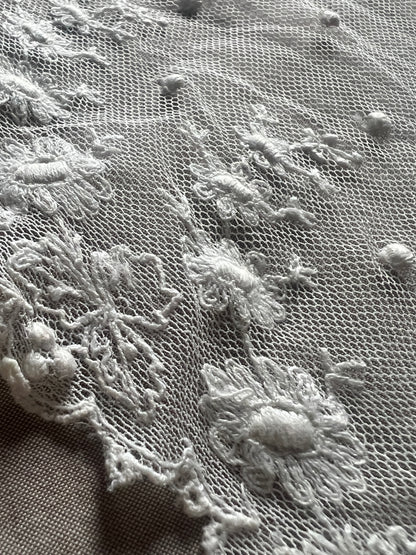 チュール刺繍レース