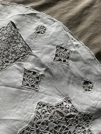 レースモチーフ円形クロス