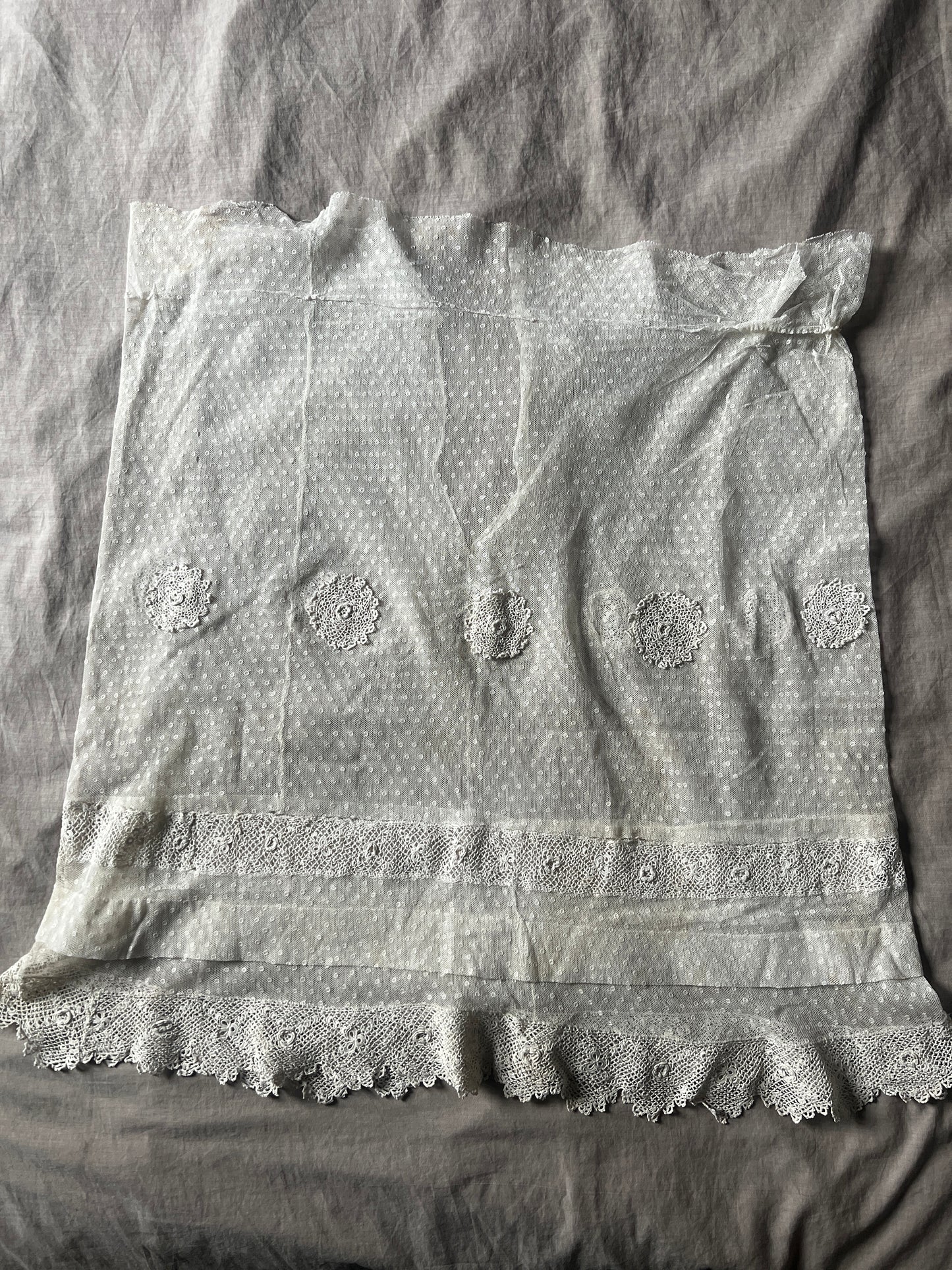 チュールとクロシェのドレスパーツ