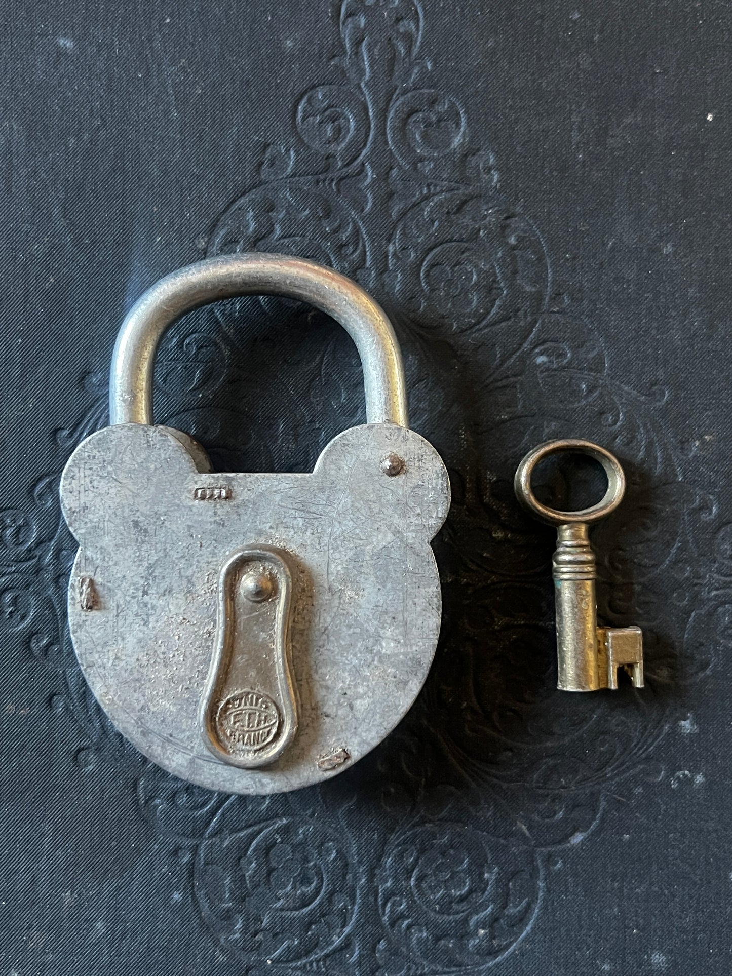 ★古い南京錠