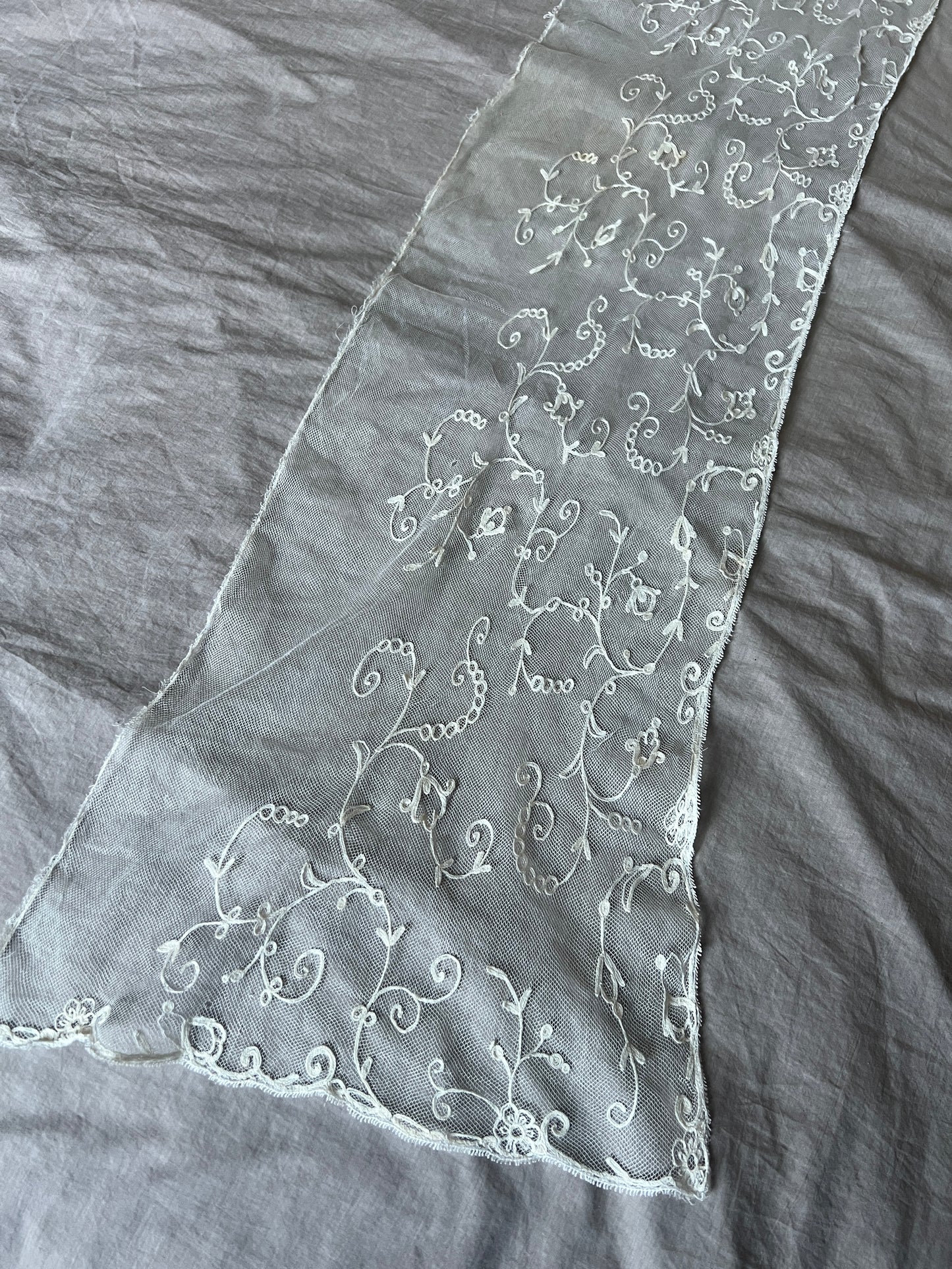 チュール刺繍レースミニヴェール