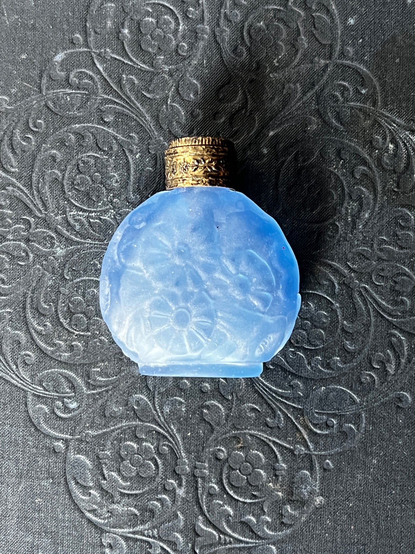 ★古い小瓶(ブルーマット)