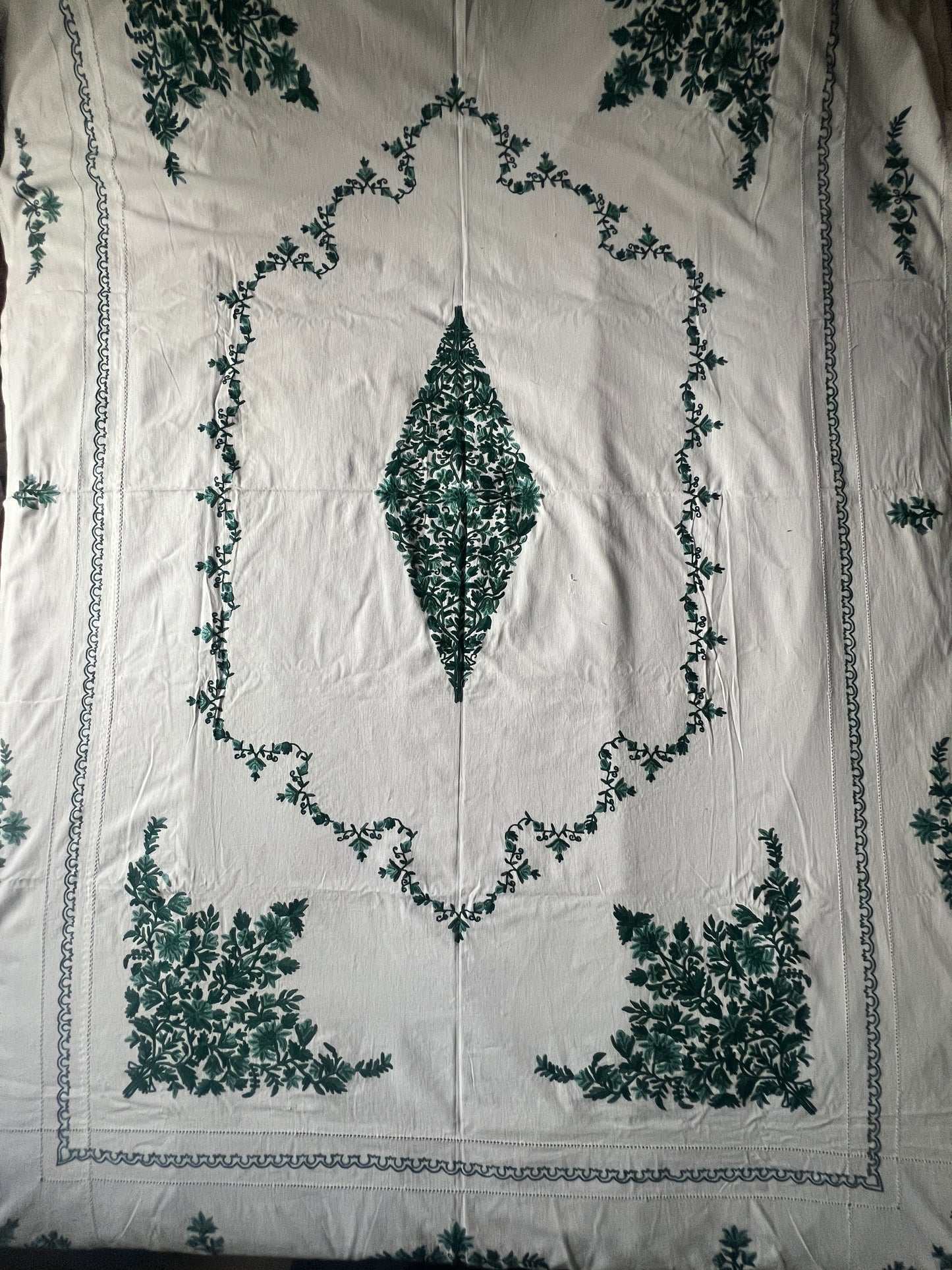 ★コルネリー刺繍の大判クロス