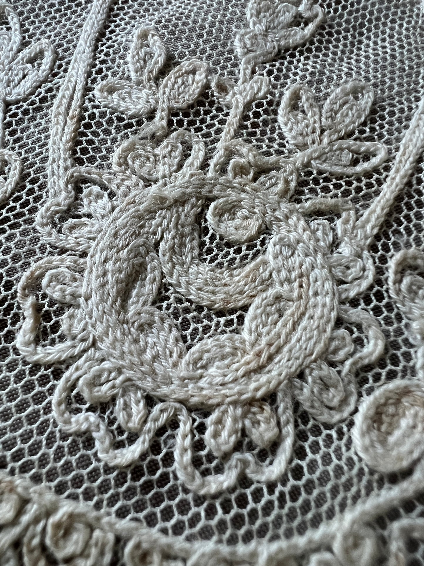 チュール刺繍レースのミニカーテン