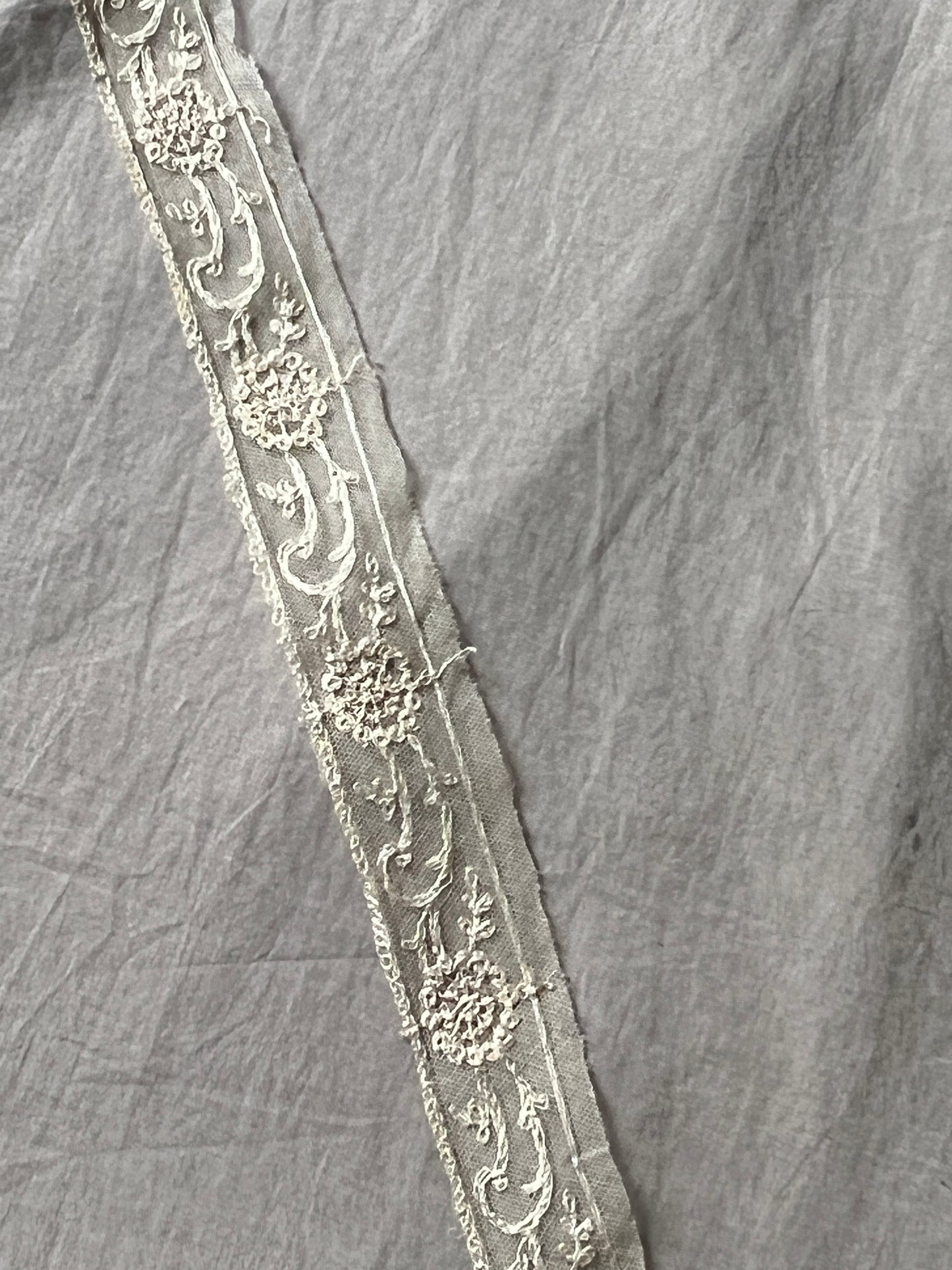 チュール刺繍レース