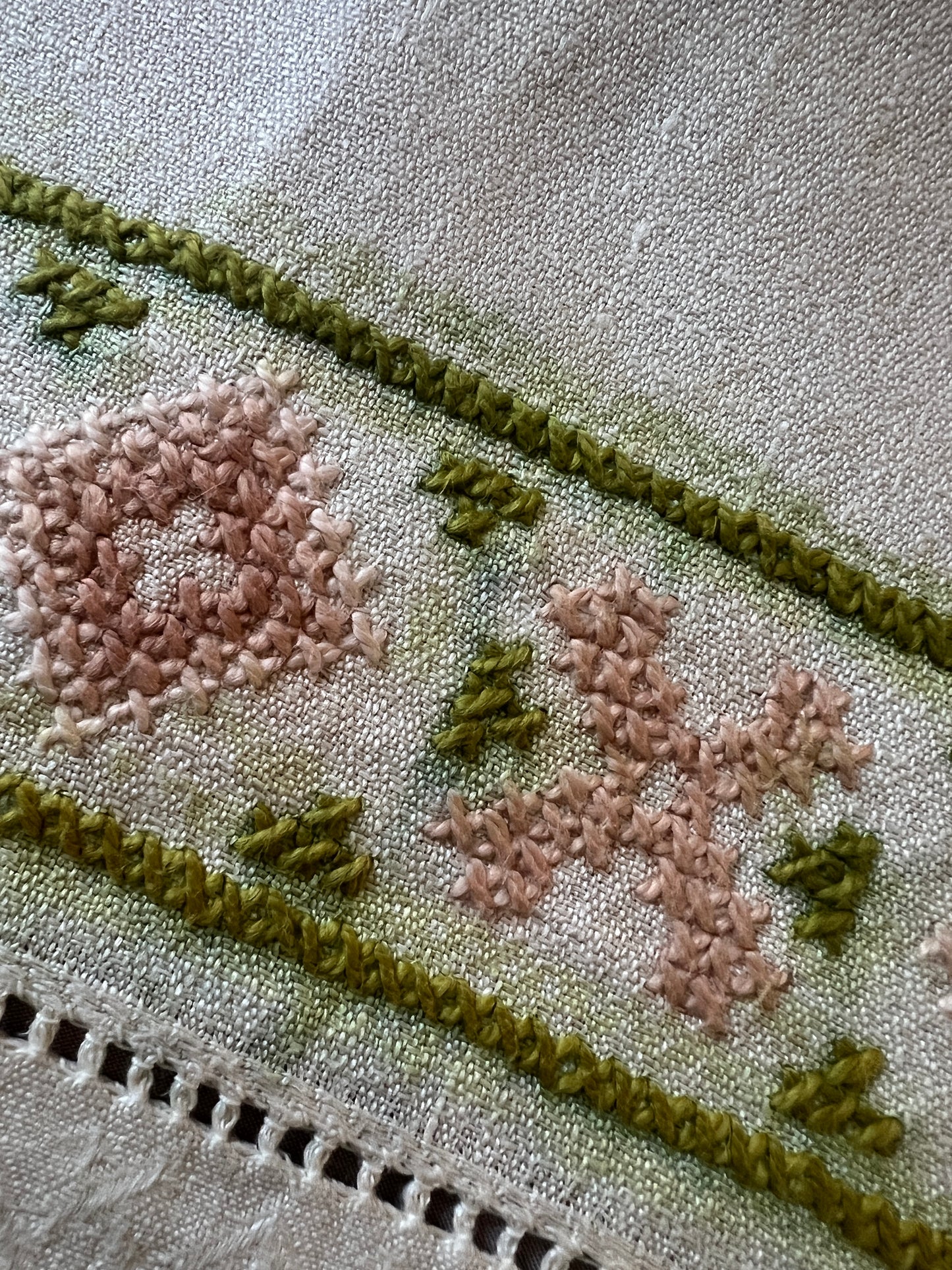 色刺繍クロス