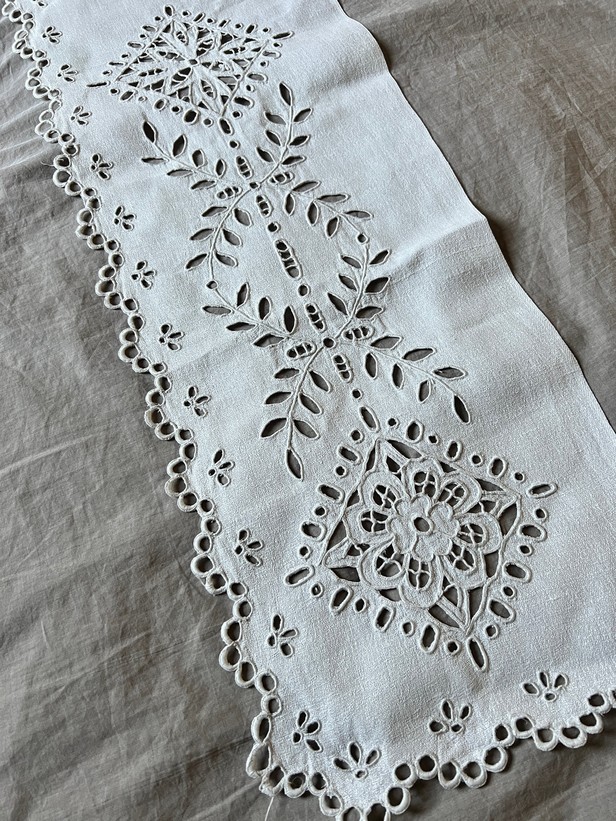 ☆カットワークレース飾り布 – France Antique 銀色アンティーク