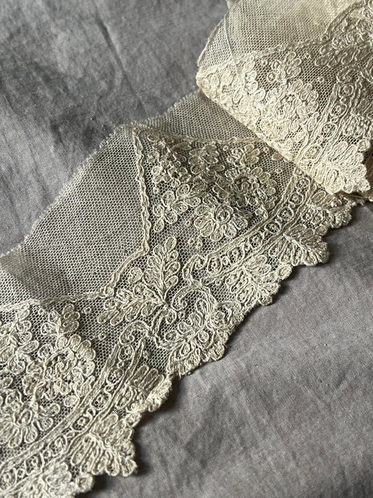 チュール刺繍レース