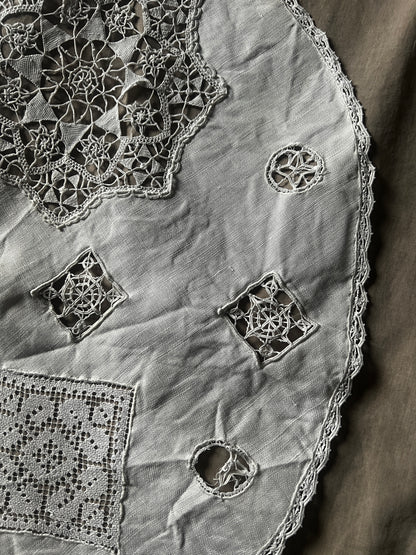 レースモチーフ円形クロス