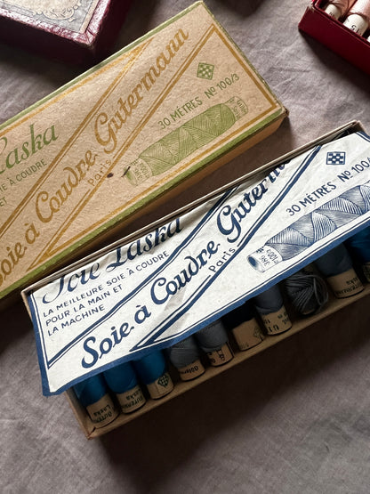 紙箱入り糸セット