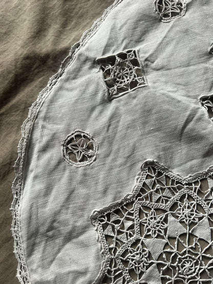 レースモチーフ円形クロス