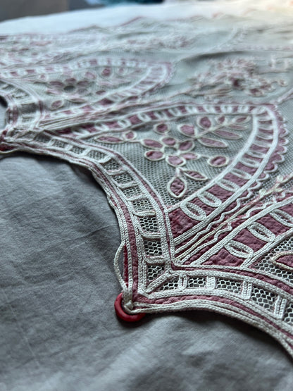 コルネリー刺繍のチュールカーテンペアセット