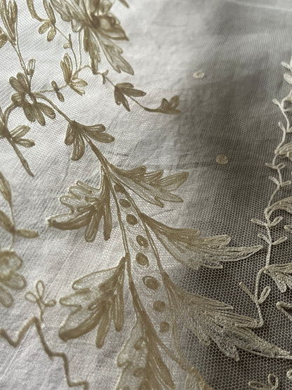 チュール刺繍レースのラペット