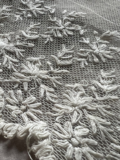 チュール刺繍レース