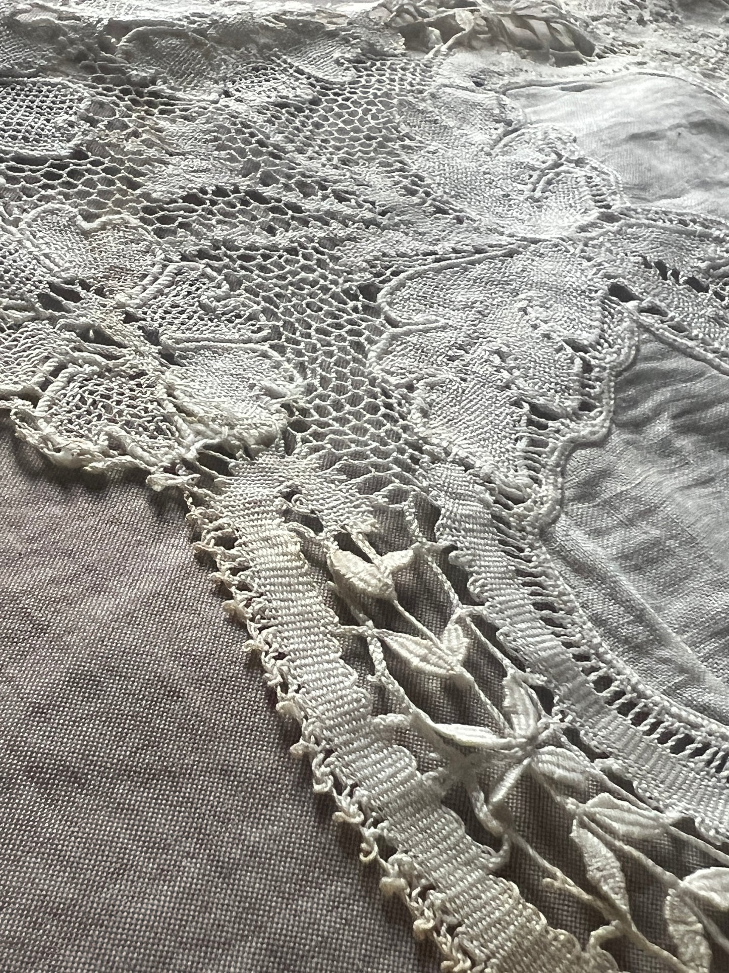 ボビンレースのハンカチ