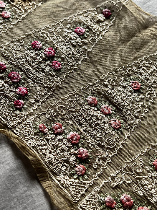 チュール刺繍レース