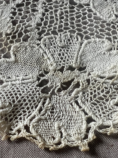 ボビンレースのハンカチ