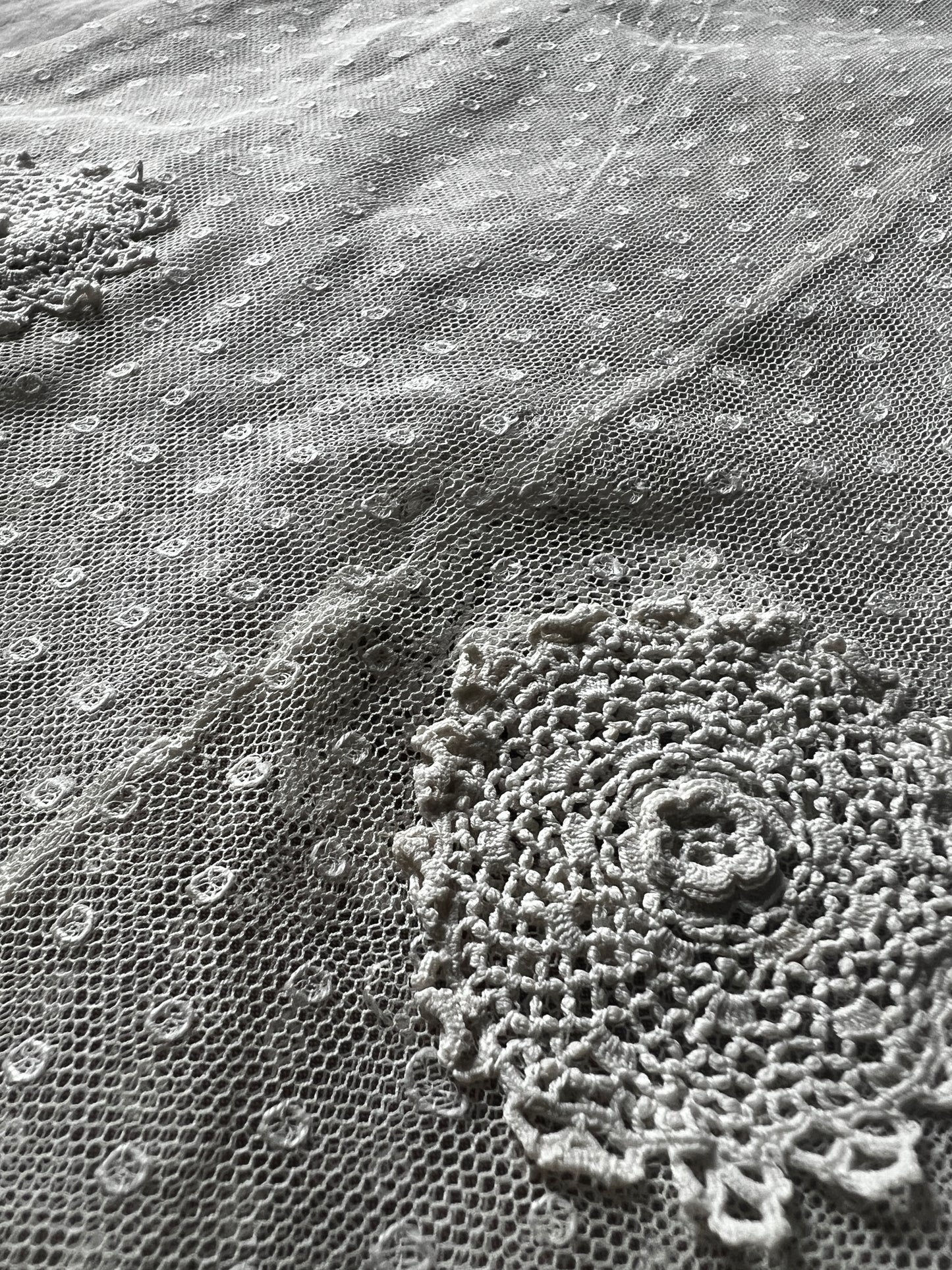 チュールとクロシェのドレスパーツ