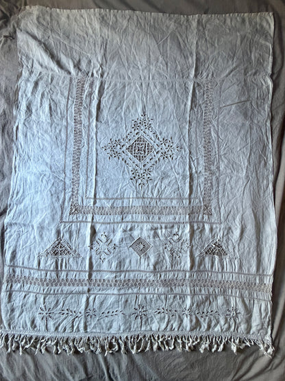 レースと刺繍のクロス(カーテン)