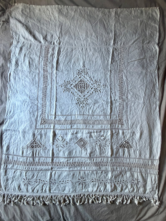 レースと刺繍のクロス(カーテン)
