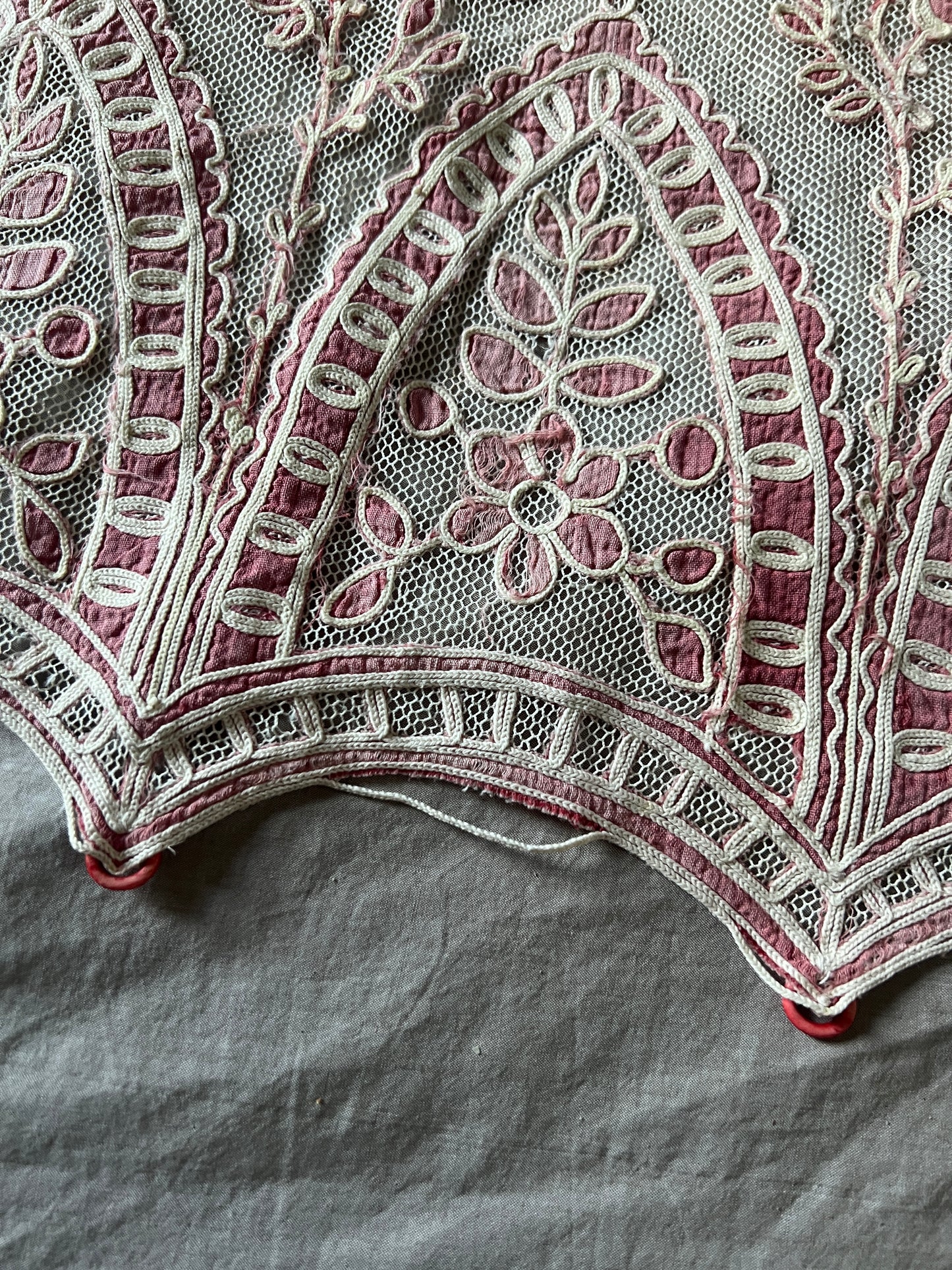 コルネリー刺繍のチュールカーテンペアセット
