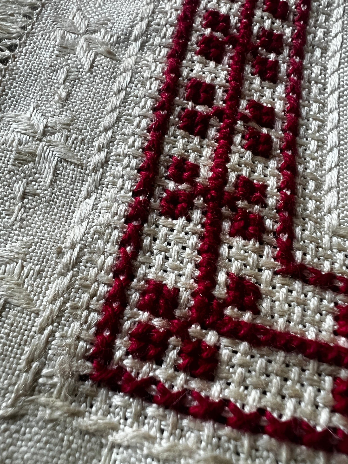 赤糸刺繍クロス