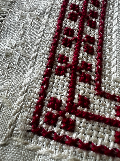 赤糸刺繍クロス