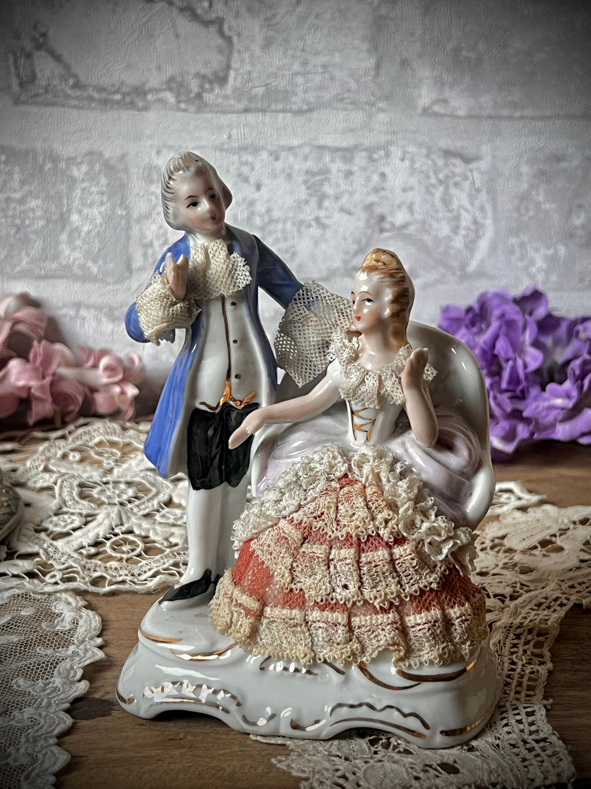 レース装飾磁器フィギュリン (ロココスタイル) – France Antique 銀色 