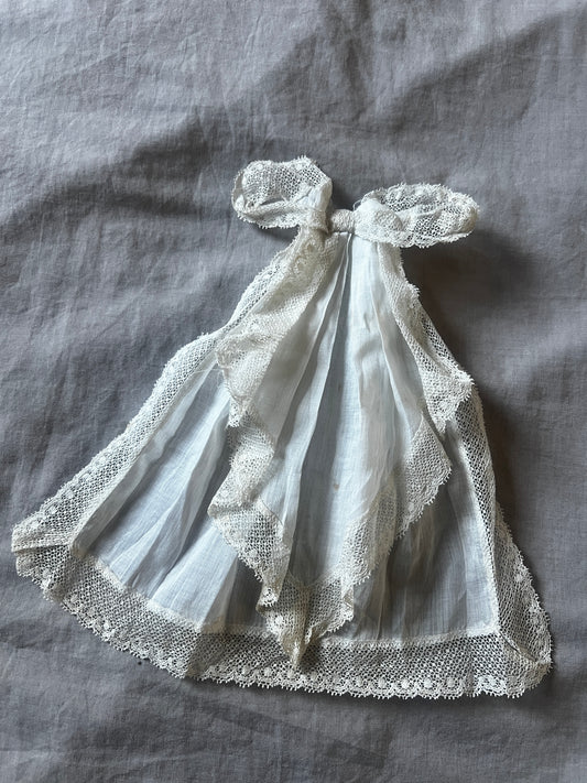 アンティークレース胸元飾り