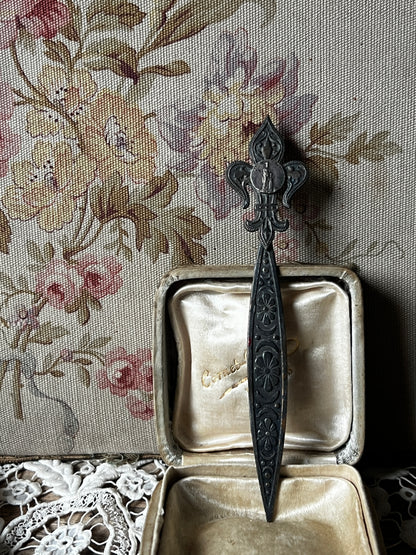 百合紋章型メダイ付きパーツ