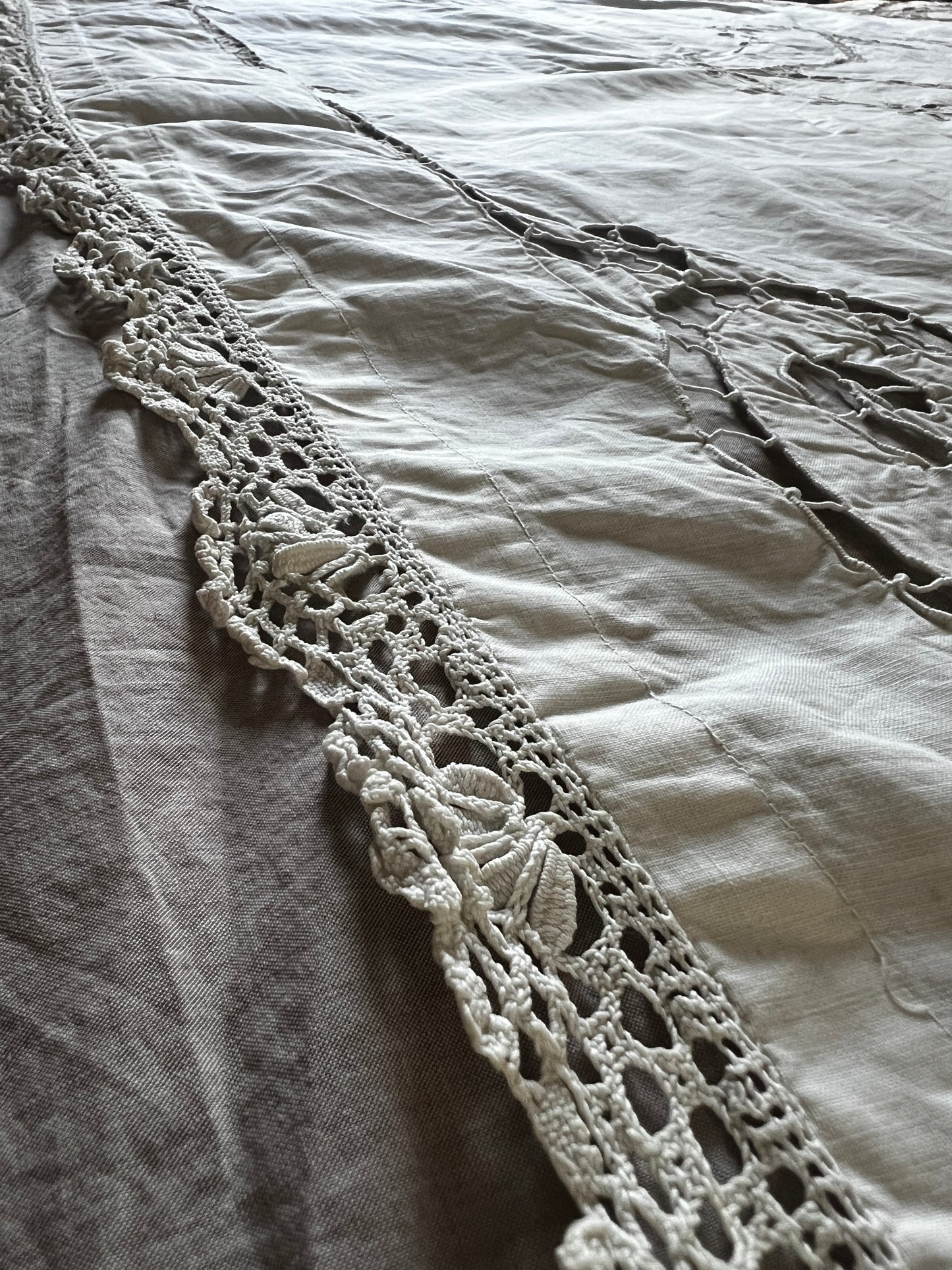 カットワーク刺繍クロス