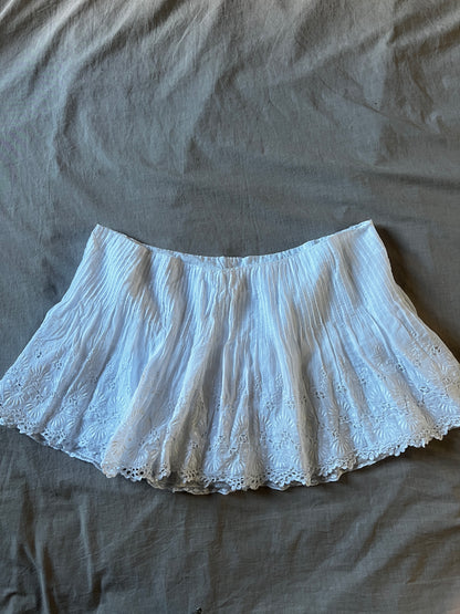 白刺繍ドレス裾飾り