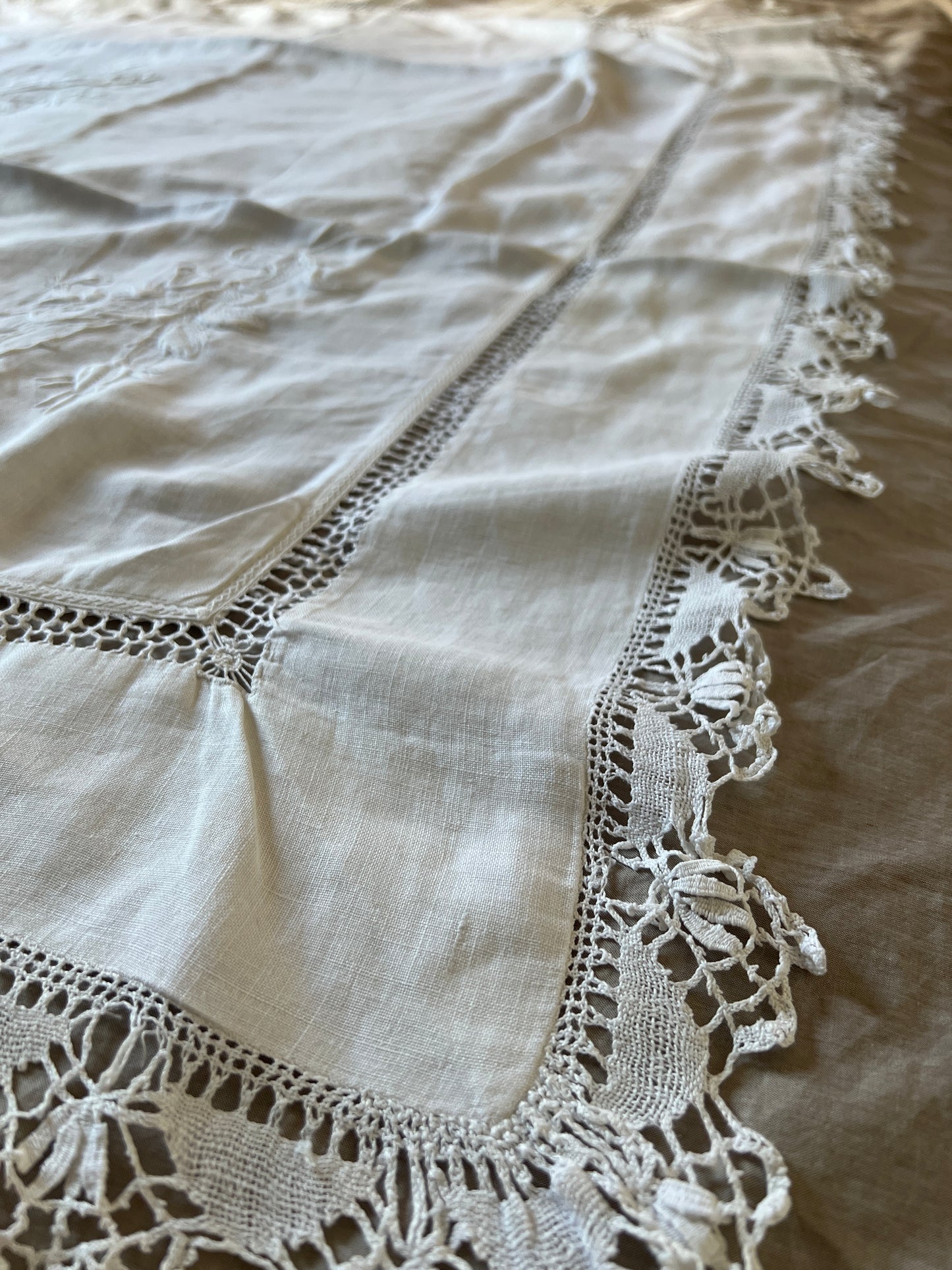 白刺繍クロス