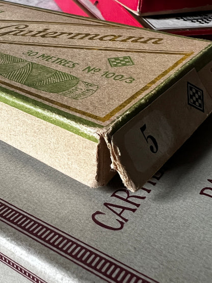 紙箱入り糸セット