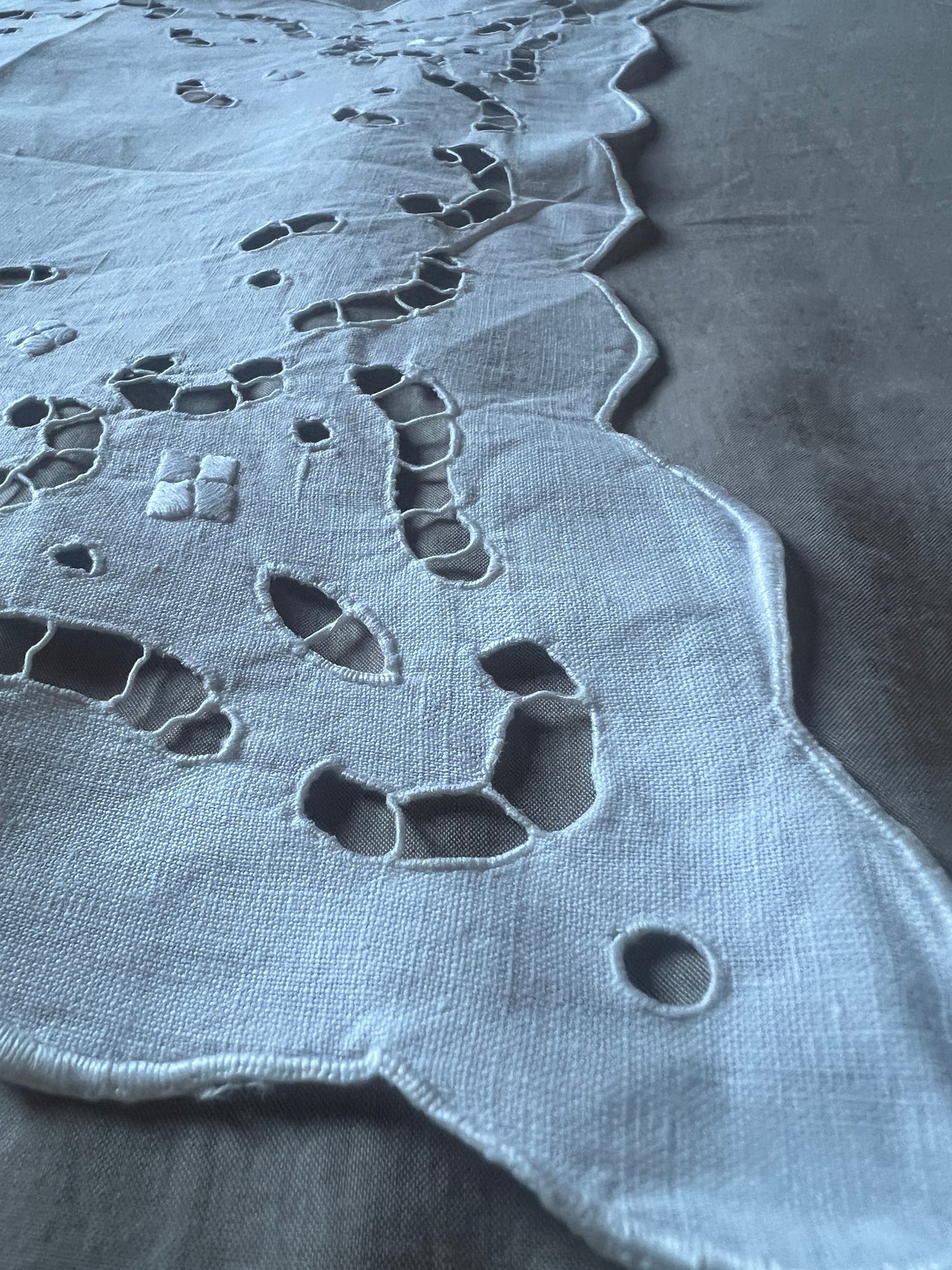 ★カットワーク刺繍クロス