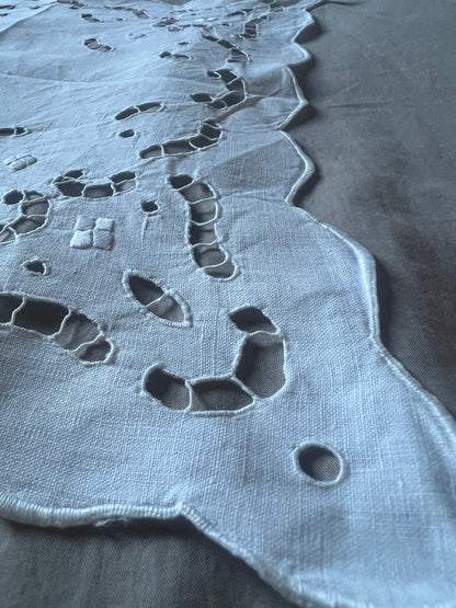 ★カットワーク刺繍クロス