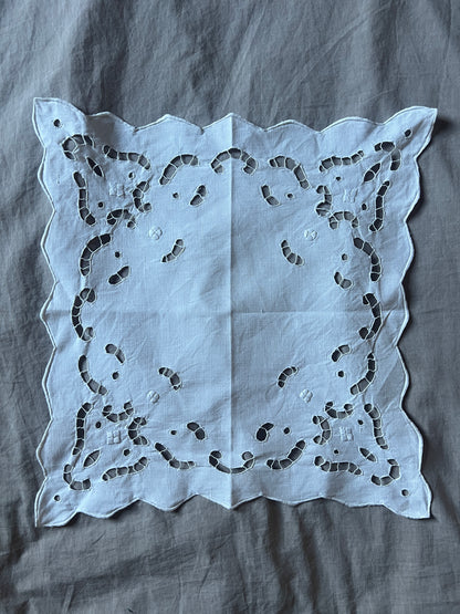 ★カットワーク刺繍クロス