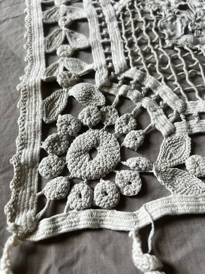 レースと刺繍の飾り布