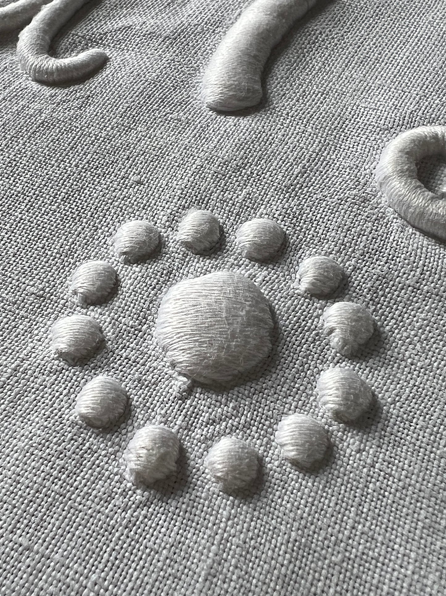 モノグラム刺繍リネン端布