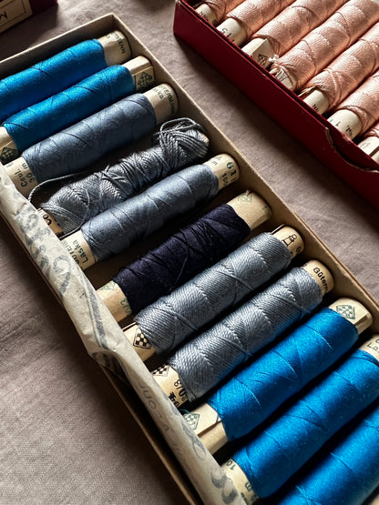 紙箱入り糸セット