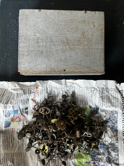 ★歯車部品入り木箱 【A】