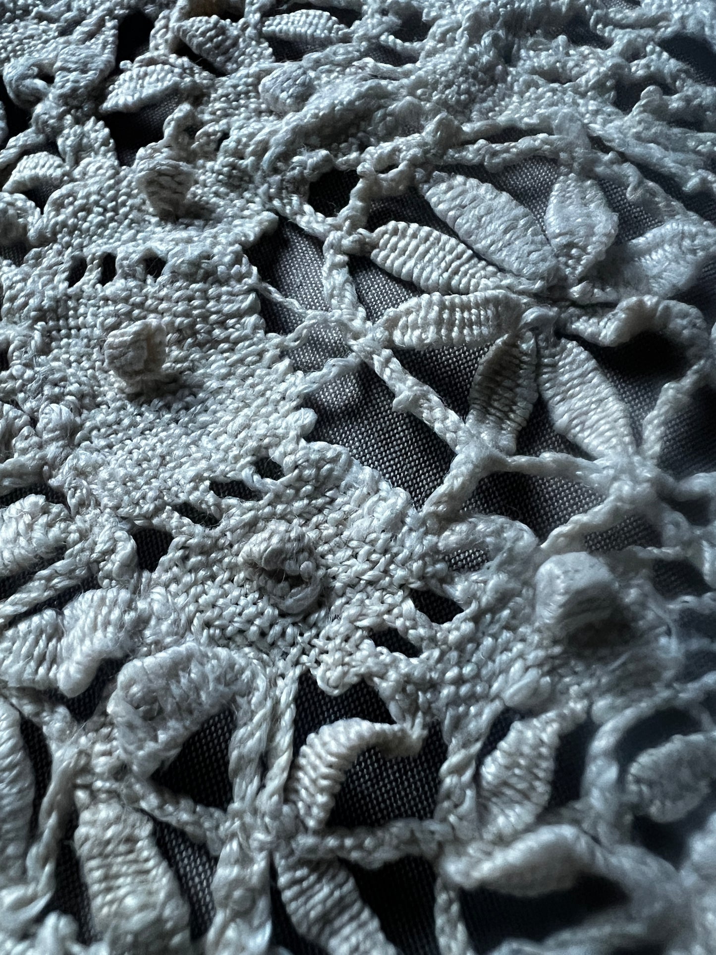 ボビンレースの円形クロス