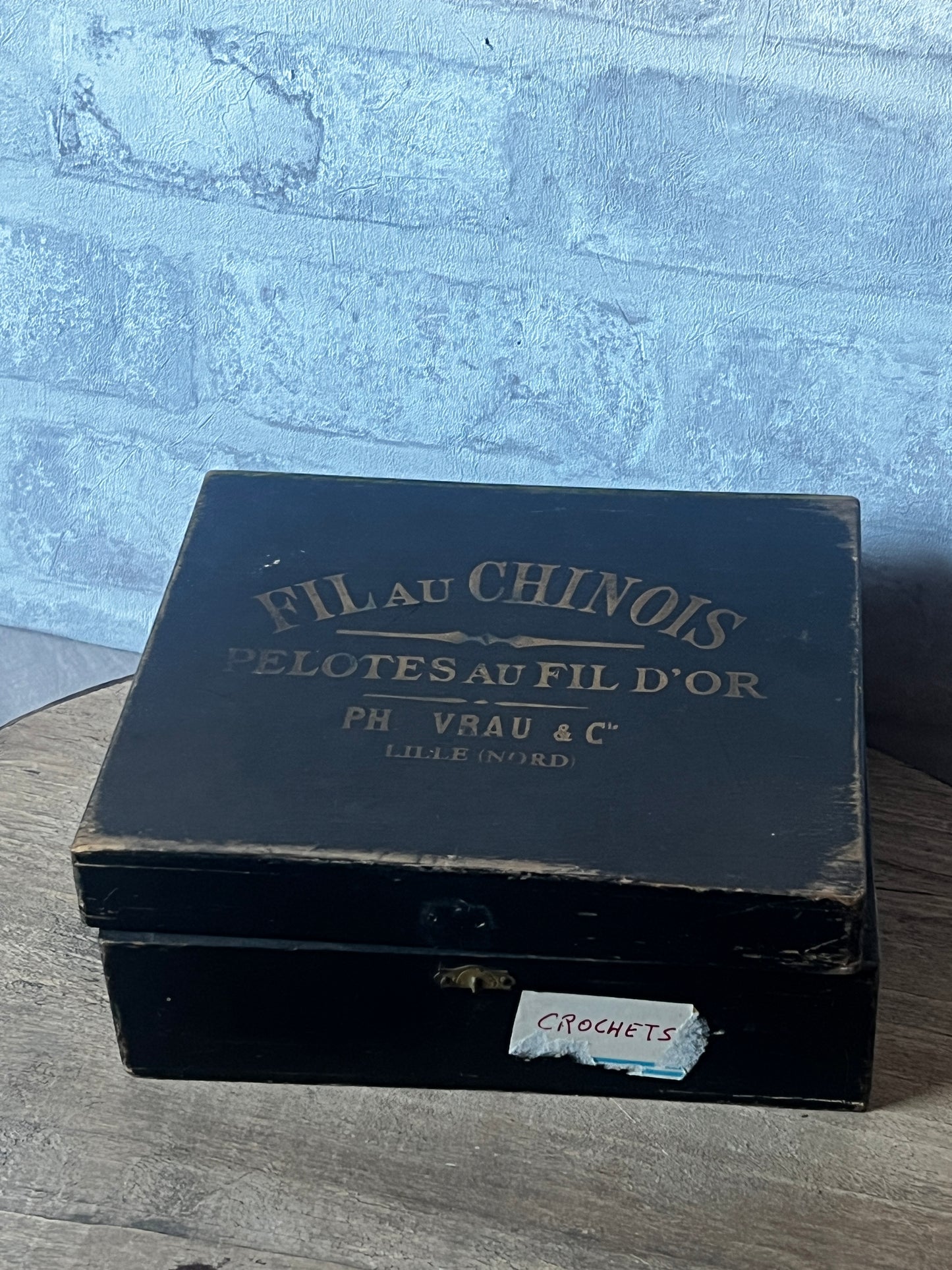 古い糸木箱とアンティークレースセット