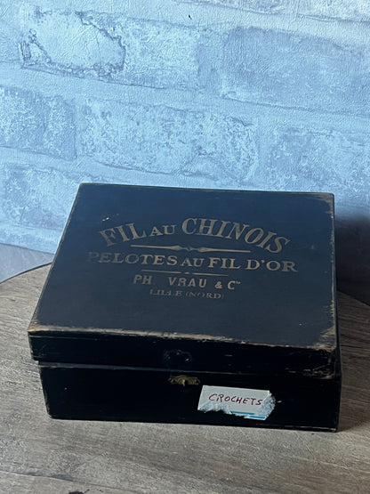 古い糸木箱とアンティークレースセット