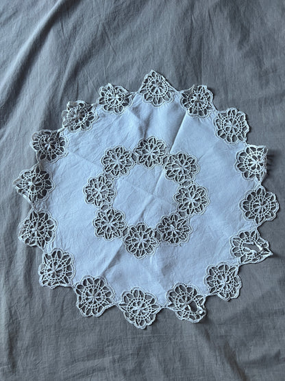 ★ボビンレースの円形クロス