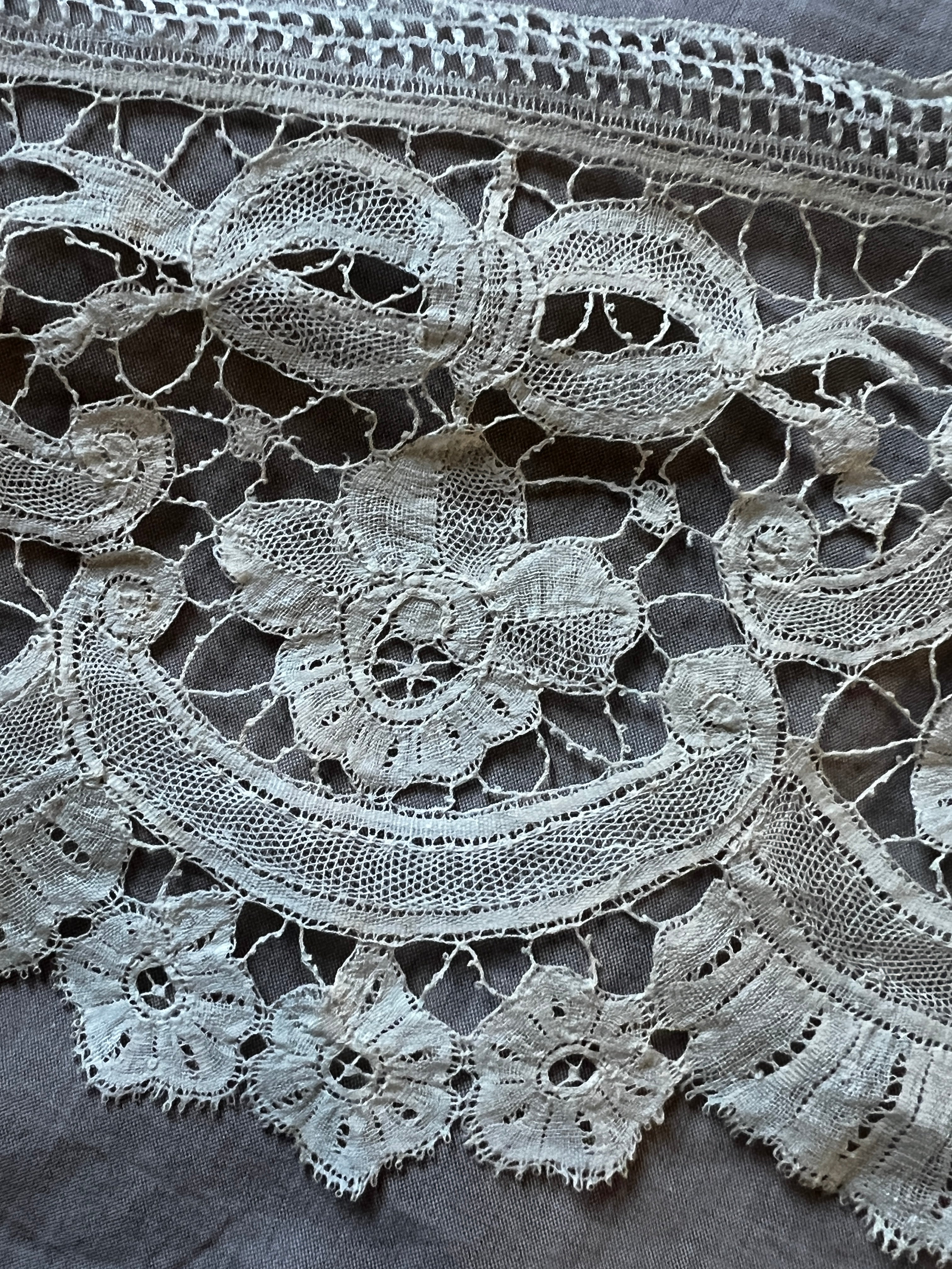 デュシェスレース – France Antique 銀色アンティーク