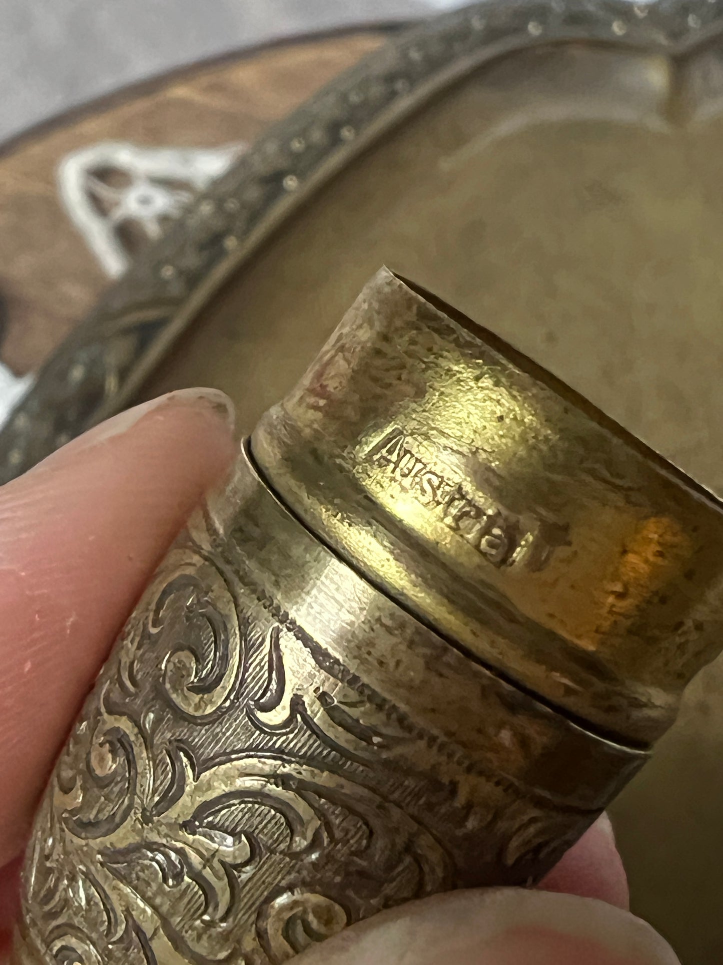 メタルケースの裁縫セット