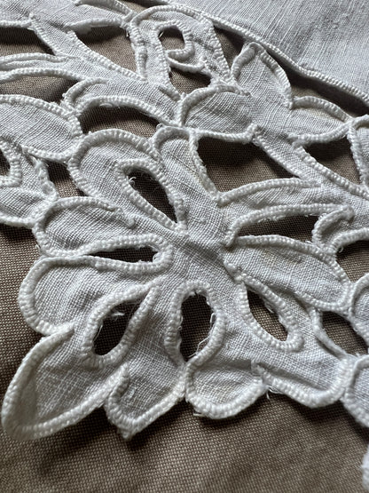 カットワーク刺繍クロス