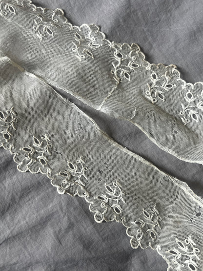 チュール刺繍レース