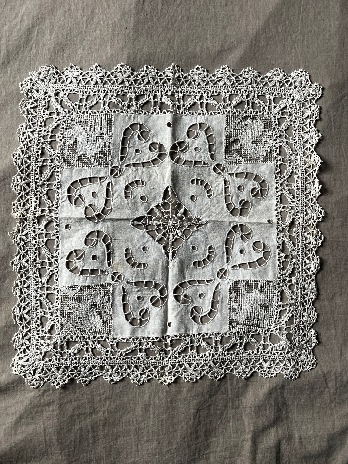 カットワーククロス